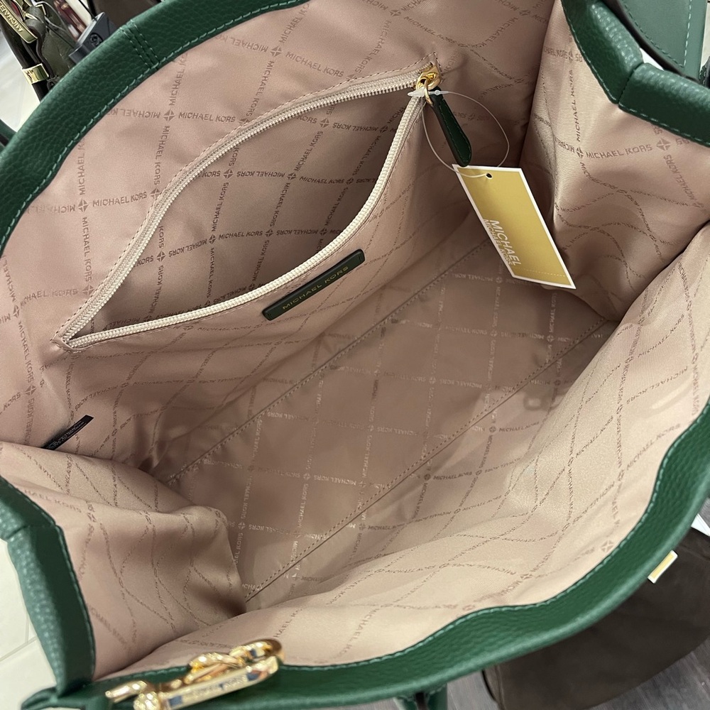 MICHAEL KORS Mirella Medium EW Pebbled Leather Tote Bag
Moss
NWT - Picture 8 of 16